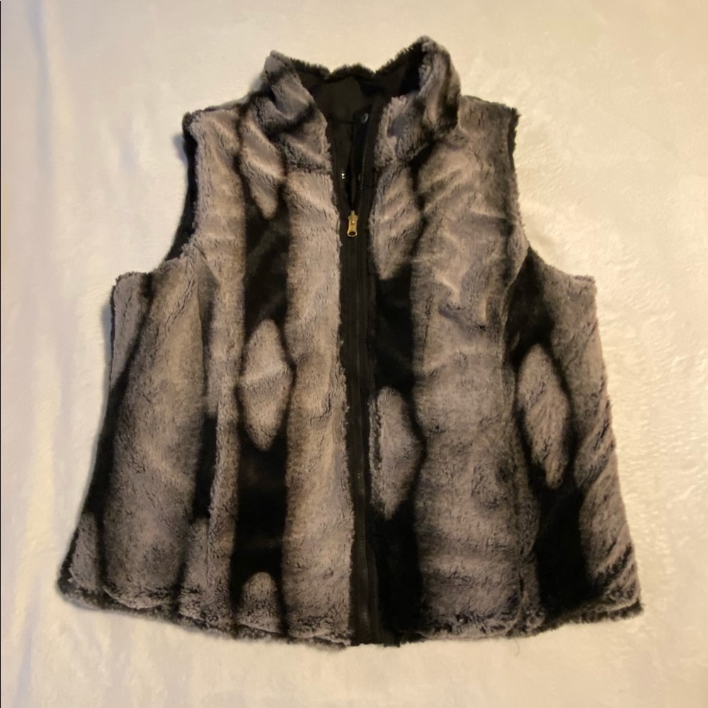 Reversible Puffer Vest - Picture 8 of 16